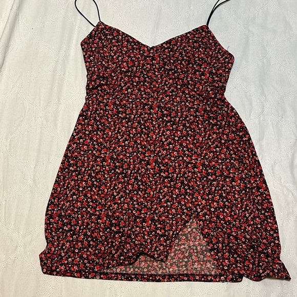 Lovely Day Red Floral Mini Dress Size Large - Picture 4 of 7